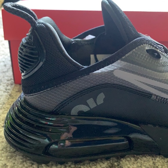 Brand New Nike Air Max 2090 - Picture 4 of 9